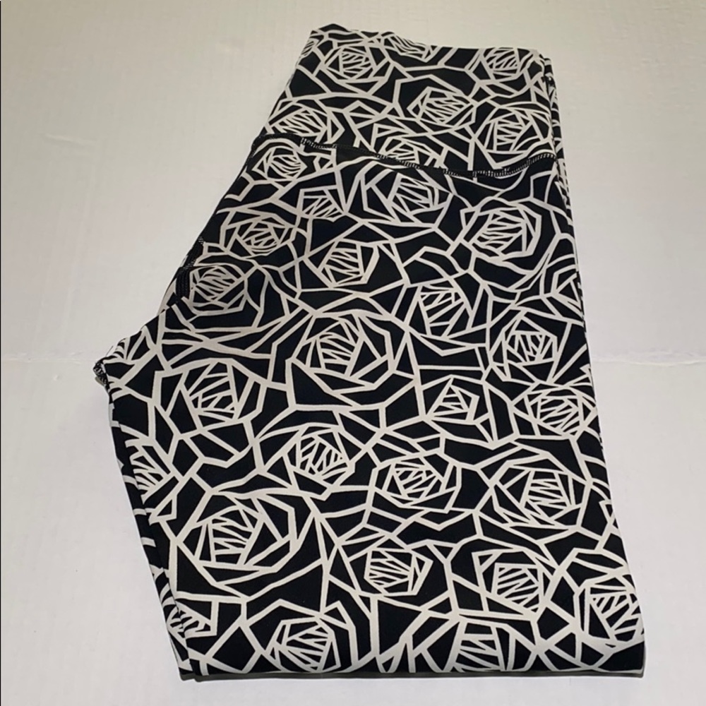 Lululemon Geometric Rose Pattern Wunder - image 5